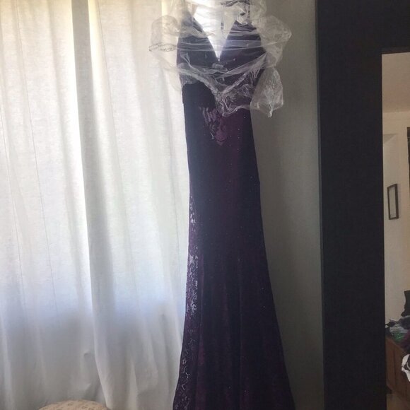 NWT La Femme 30442SC Stretch Lace Prom Dress Dark Berry Size 4 - Picture 7 of 9